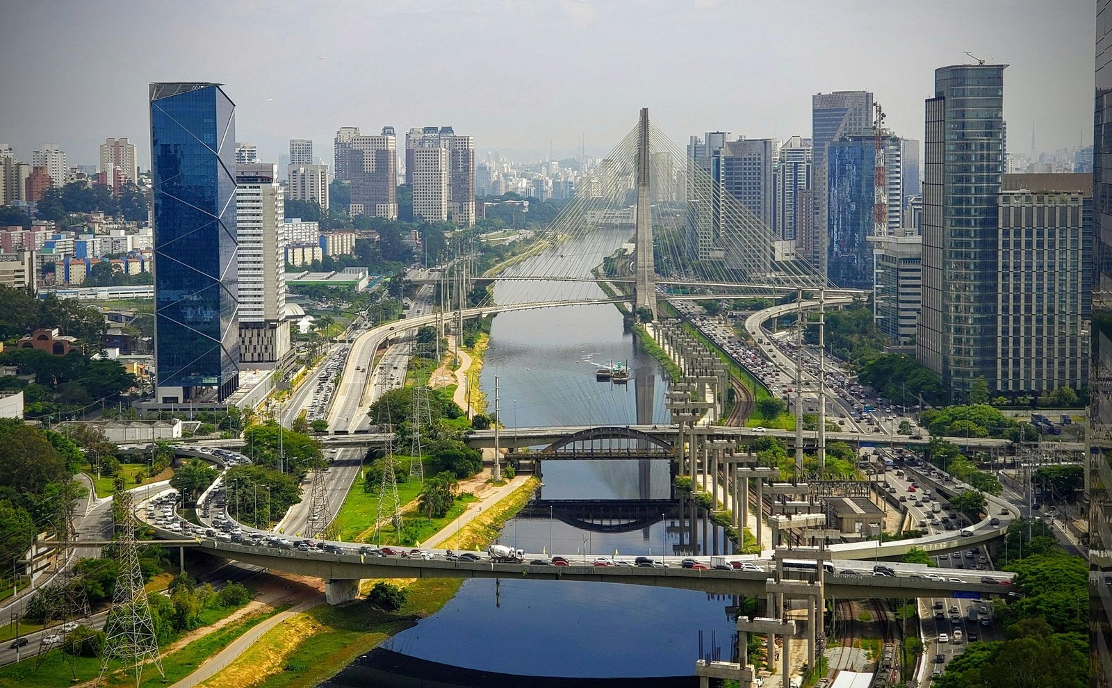 Faria Lima saturada? Alto custo leva empresas a explorar novos territórios em SP