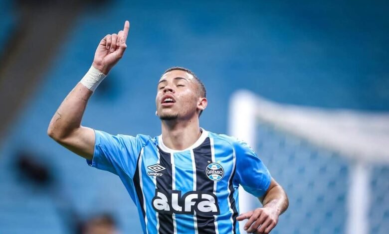 Alysson Edward fala à Rádio Grenal sobre estreia no Grêmio, pressão da base e referências no futebol
