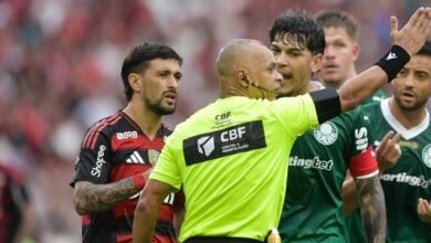 Arbitragem foi decisiva em Flamengo x Palmeiras? Colunistas divergem