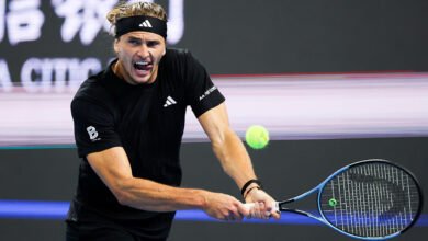 Querrey se mostra irritado e sai em defesa de Zverev e Tsitsipas