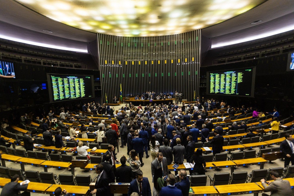 Câmara aprova projeto que dificulta aborto legal em crianças