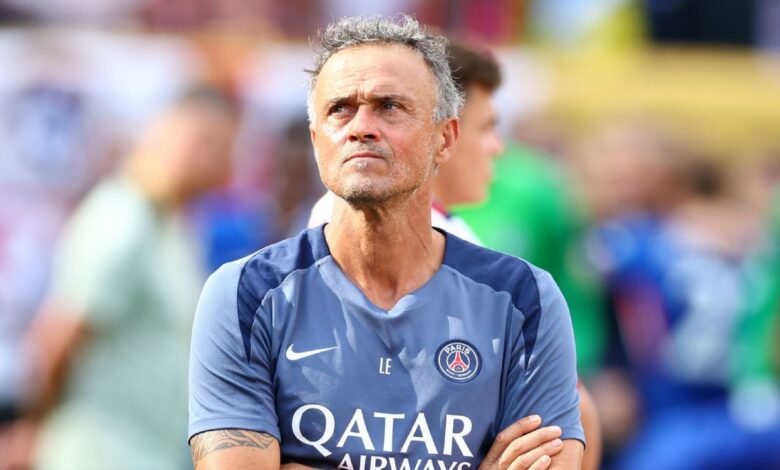 Luis Enrique admite preocupação com Dembélé e ironiza erros do PSG em derrota para o Bayern: 'Entregamos alguns presentes'