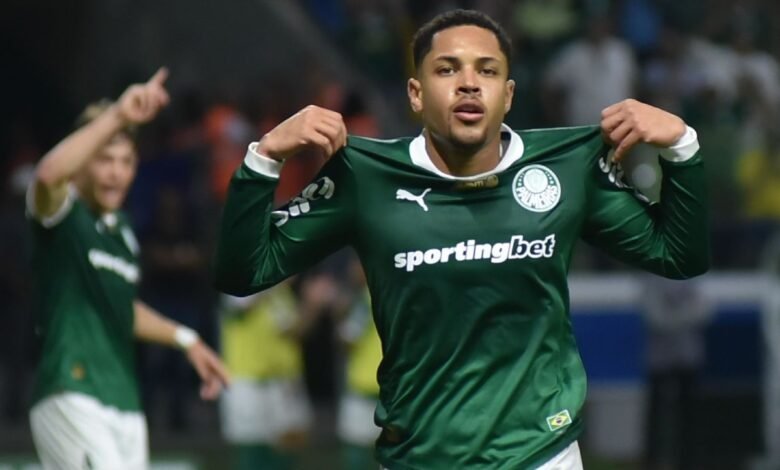 Vitor Roque marca dois e entra na seleção do ESPN Bola de Prata