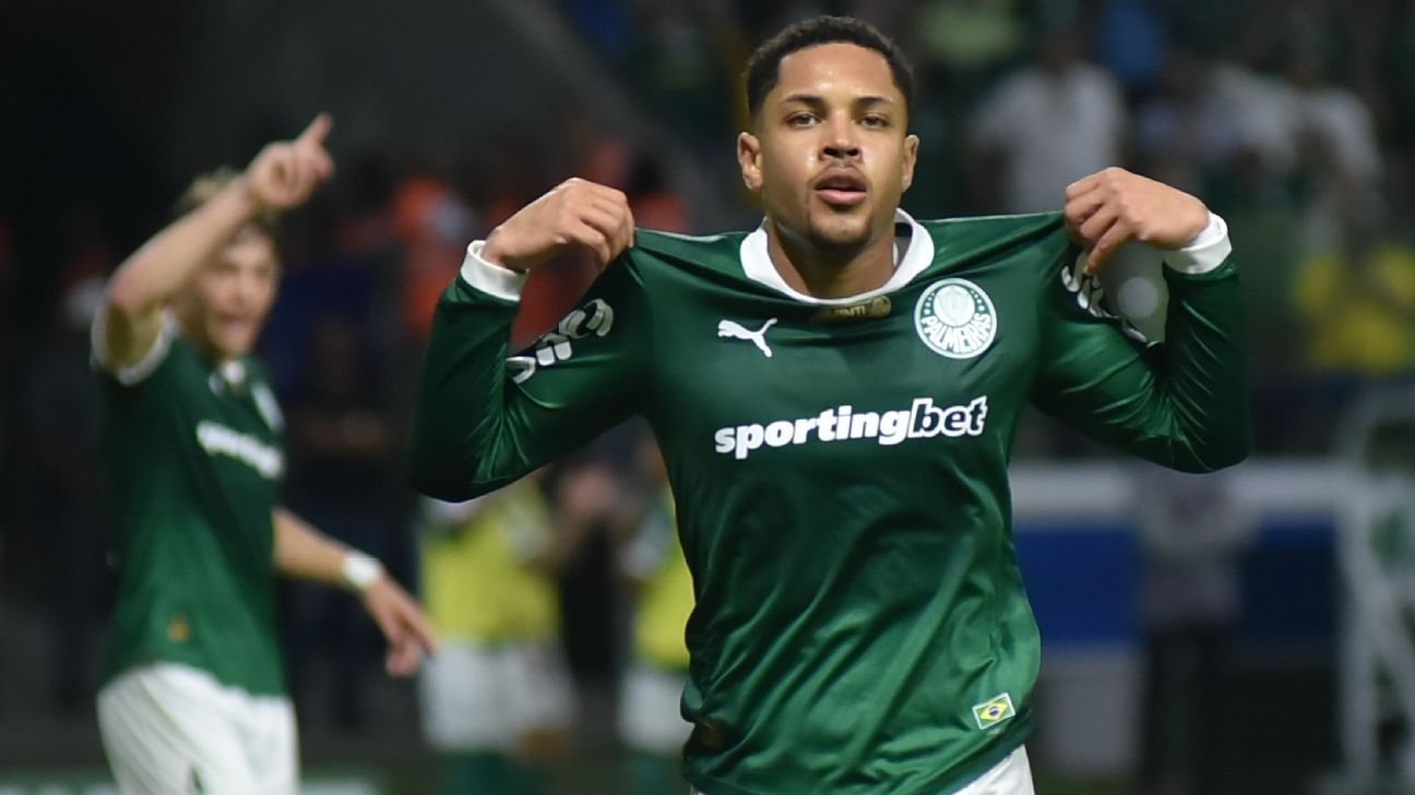 Vitor Roque marca dois e entra na seleção do ESPN Bola de Prata