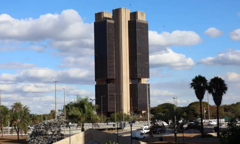 projeções de inflação e câmbio voltam a cair em 2025