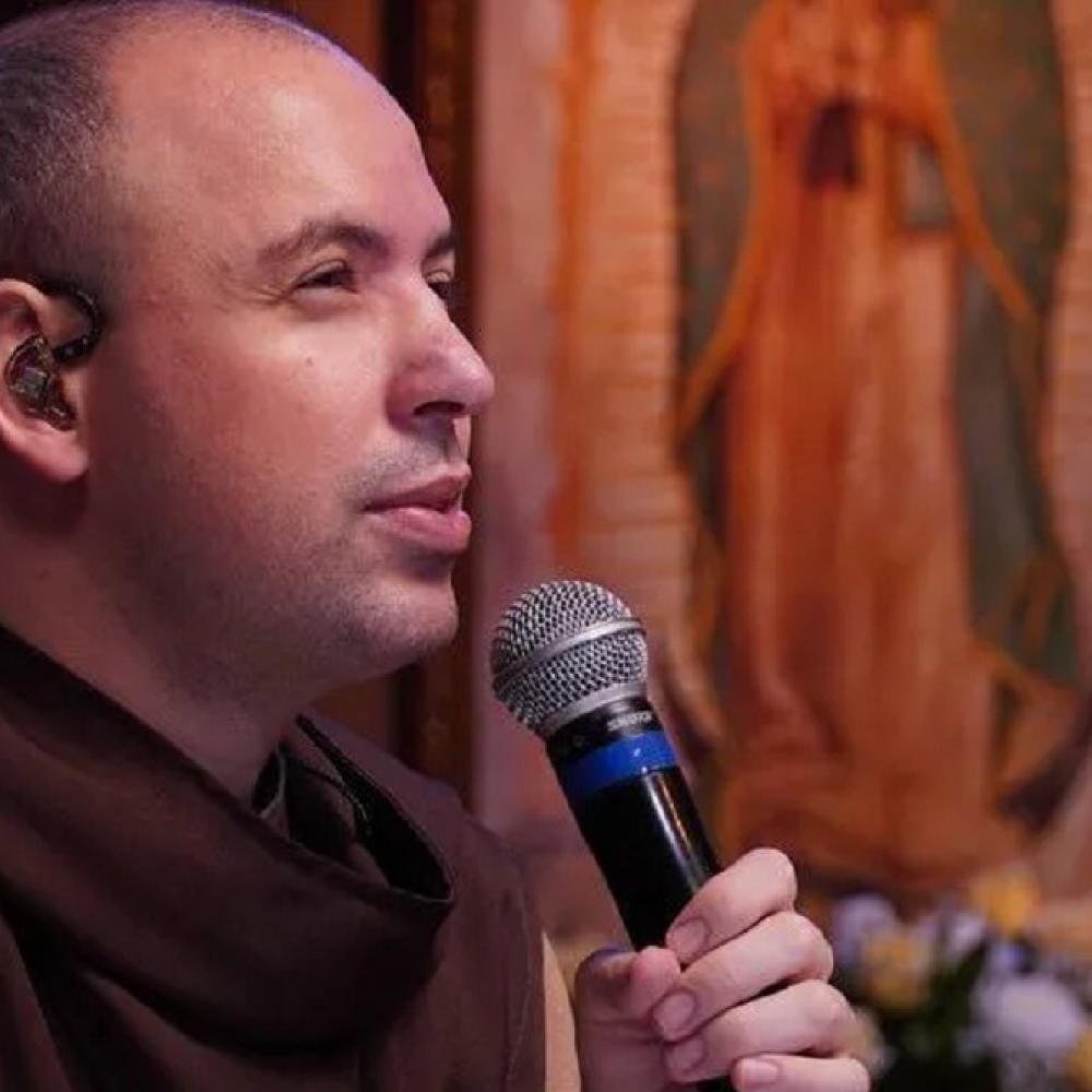 o fenômeno do padre que arrasta multidões