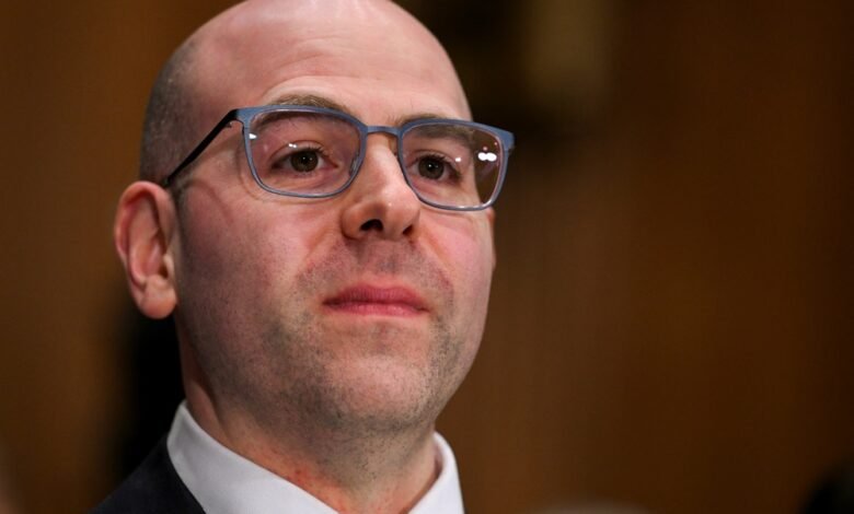 Diretor do Fed alerta para recessão e diz que pretende defender corte de 0,5 ponto