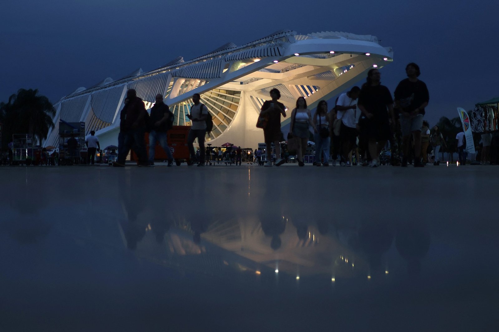 Ritmo de contração do setor de serviços no Brasil é mais fraco em outubro, mostra PMI