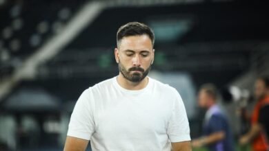 Jogadores do Botafogo se preparam para enfrentar o Corinthians em partida do Brasileirão, mesmo com desfalques de jogadores-chave.