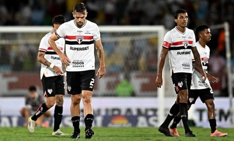 Jogadores do São Paulo sofrem com aumento de lesões em 2025, gerando preocupação entre torcedores e afetando o desempenho do time.