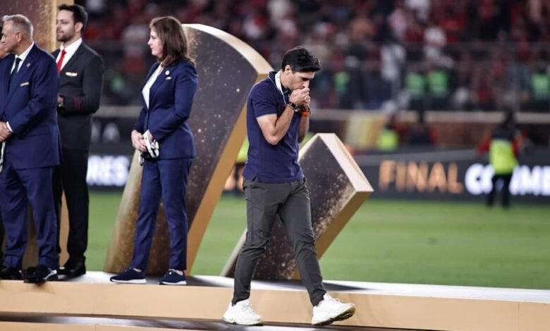 Abel Ferreira prioriza o desempenho do Palmeiras diante das polêmicas de arbitragem no jogo contra o Flamengo