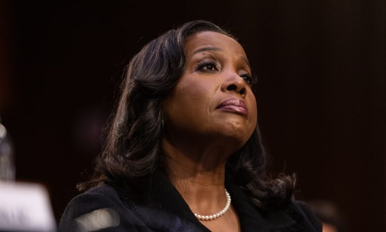 juro moderadamente restritivo é apropriado para controlar inflação