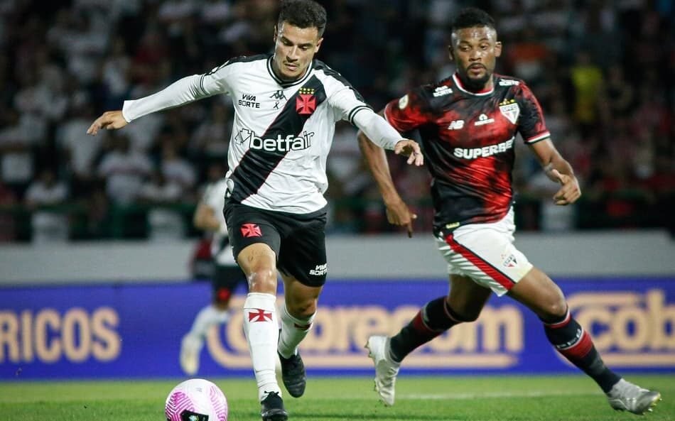 Jogo de futebol entre São Paulo e Vasco em São Januário, visando quebrar tabu de 12 anos