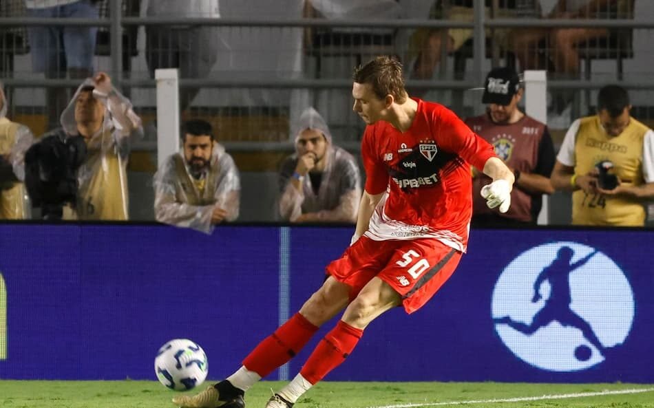 Hernan Crespo improvisa time do São Paulo devido a desfalques em jogo contra o Fluminense no Maracanã