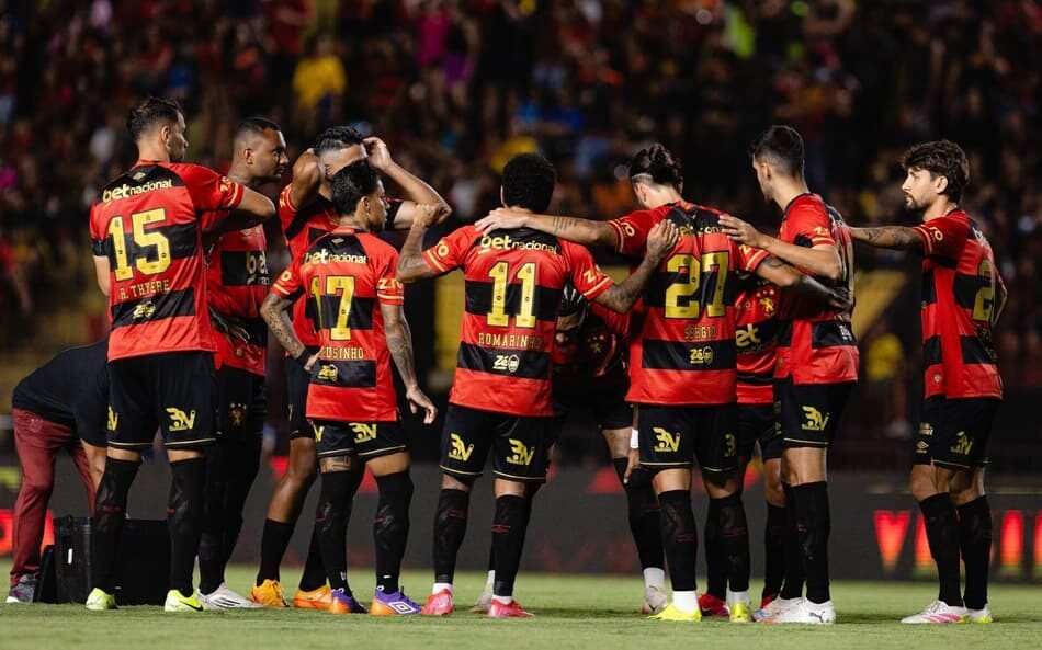 Jogadores do Sport recebem parte dos salários atrasados antes do confronto contra o Flamengo.