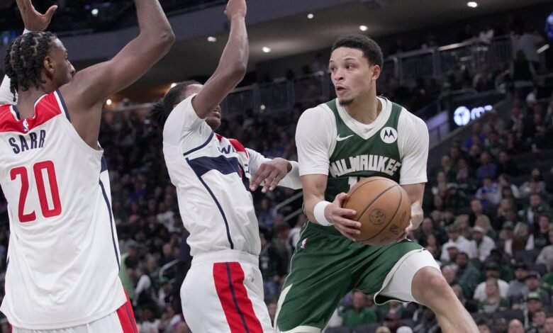 Kings lead Bucks 108-102 after third quarter