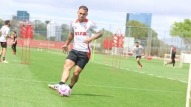 Jogo entre Internacional e Atlético-MG com Alan Patrick liderando o ataque do Inter, partida decisiva do campeonato brasileiro.