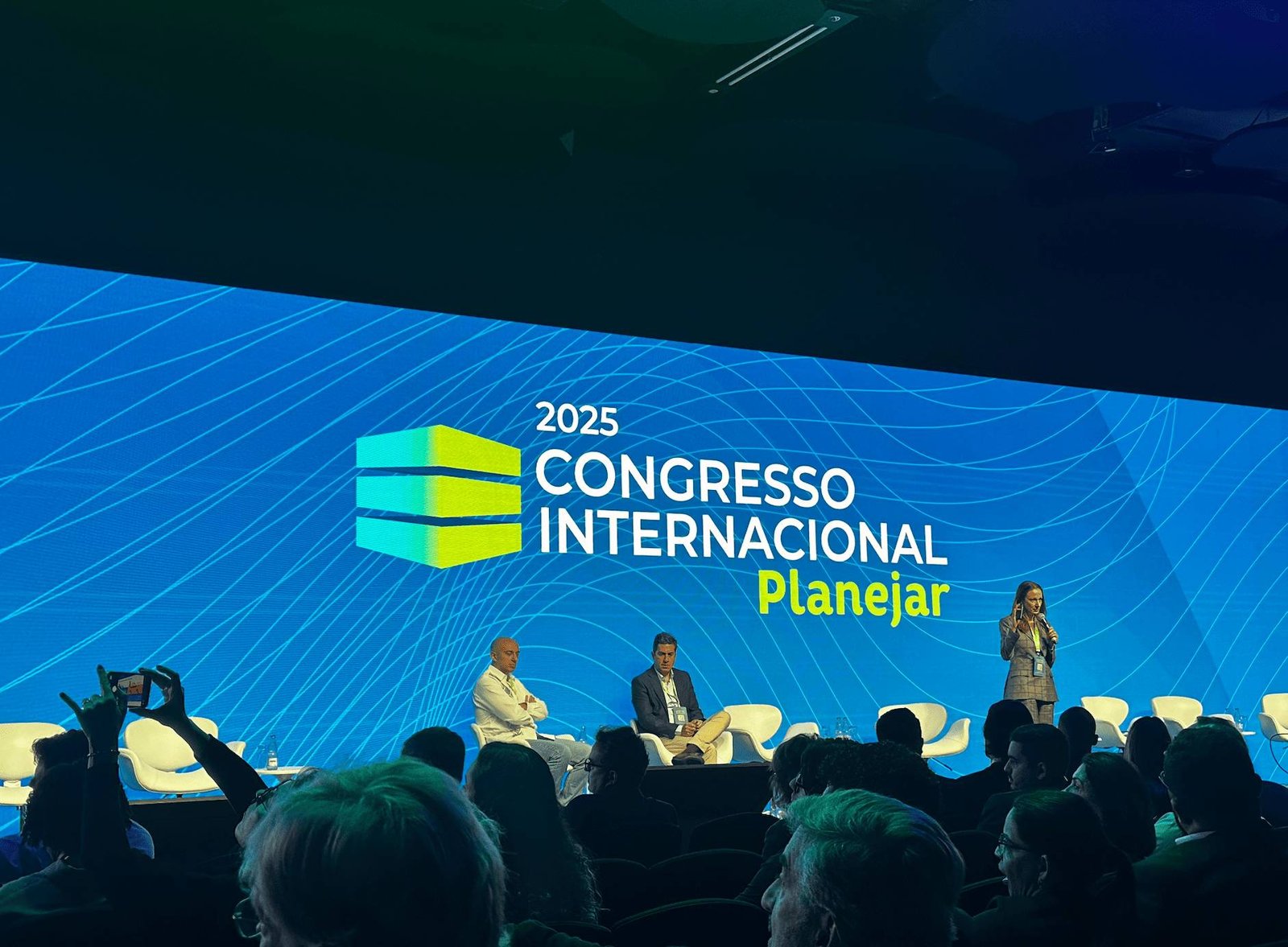 Segurança financeira preocupa brasileiro; seguro saúde lidera interesse, diz pesquisa