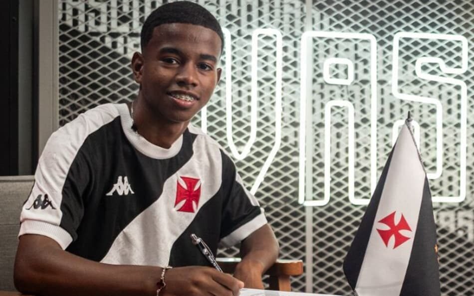 Juninho, jovem promessa do futebol, renova contrato com o Vasco da Gama até 2029