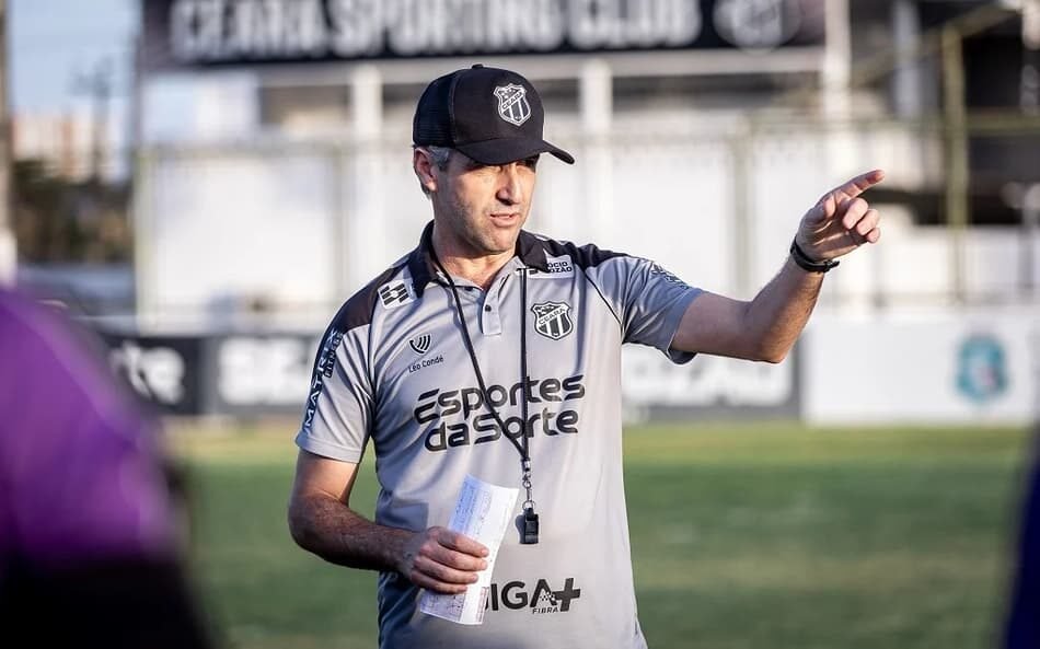 Partida decisiva entre Ceará e Cruzeiro pela permanência na Série A do Campeonato Brasileiro.