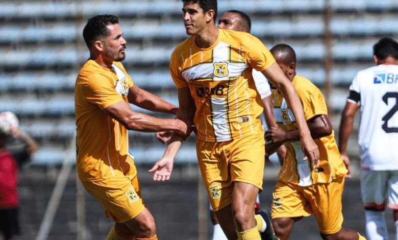 Rubens comemorando gol pelo Brasiliense