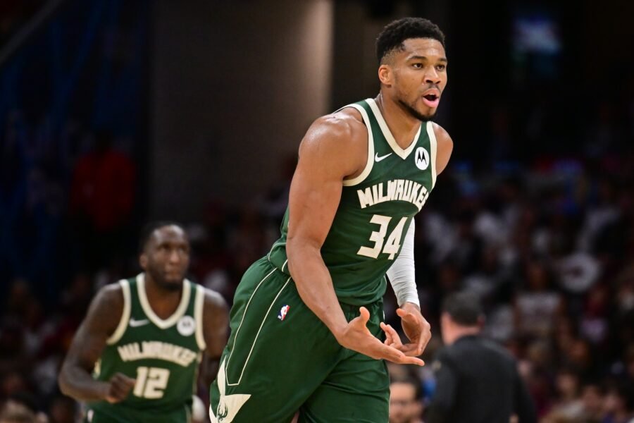 Central Notes: Giannis, Pacers, Ball, Porter, Essengue
