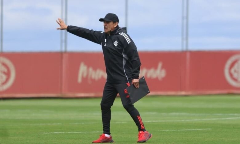 Desempenho dos técnicos Díaz no Internacional decepciona, resultados abaixo das expectativas na temporada.