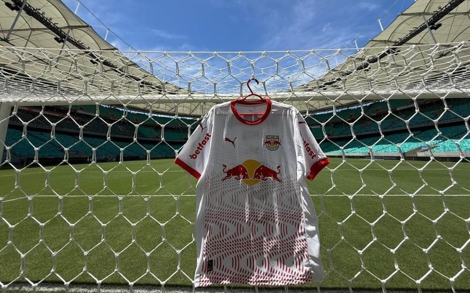 Partida entre Bahia e Bragantino no Brasileirão com destaque para novas estratégias e ausências importantes em ambos os times