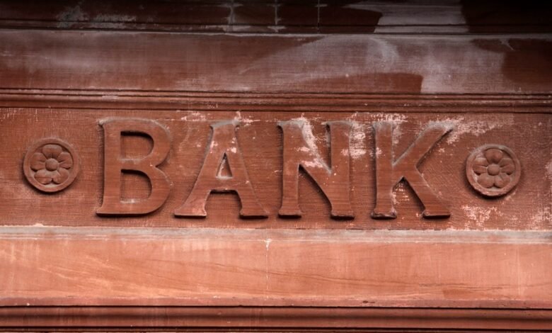 Quais as diferenças entre bancos múltiplos, médios e digitais? 