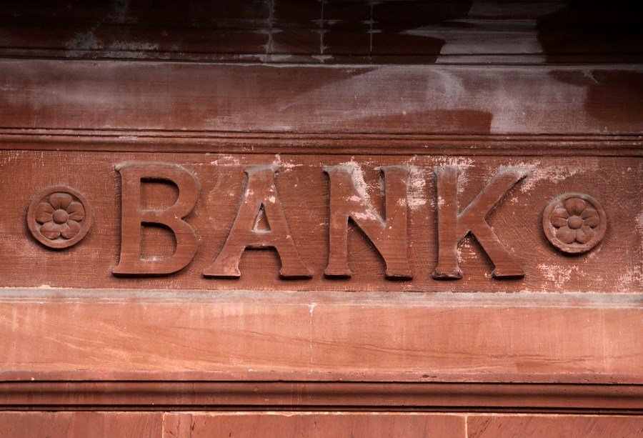 Quais as diferenças entre bancos múltiplos, médios e digitais?