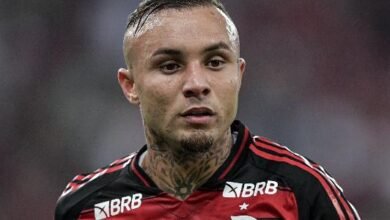 Everton Cebolinha em ação pelo Flamengo contra o Botafogo-PB, na Copa do Brasil