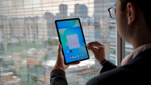 Imagem dos melhores Kindles e tablets em promoção durante a Cyber Monday, mostrando vários modelos e especificações.