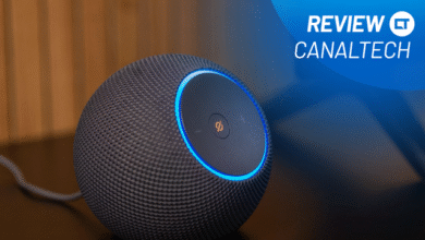 Echo Dot Max da Amazon, destacando a evolução das assistentes Alexa com design moderno e tecnologia avançada.