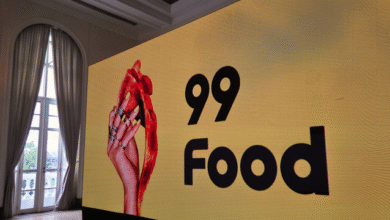 Foto de motorista de entrega do 99Food em Recife, destacando o início das operações da empresa com investimento milionário e promoções.