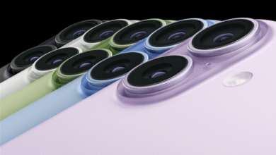 iPhone 17 impulsiona vendas no Singles Day na China, com consumidores em lojas durante o maior evento comercial do país.