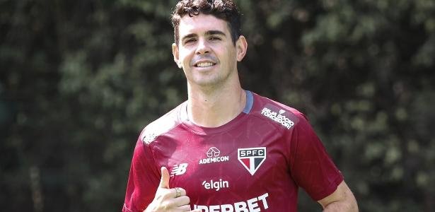 Oscar, do São Paulo, durante treino no CT da Barra Funda