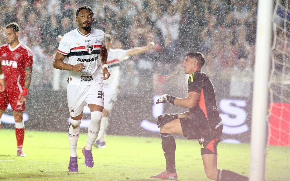 Internacional enfrenta aumento nas chances de rebaixamento no Brasileirão após sofrer goleadas consecutivas.