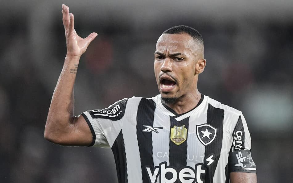 Palmeiras adota nova estratégia de contratações e busca assinar com Marlon Freitas para reforçar a equipe.