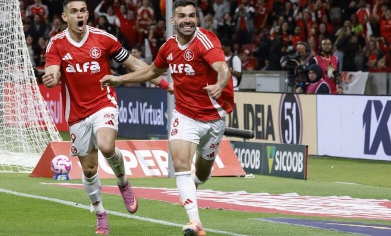 Bruno Henrique confirma permanência no Internacional com renovação automática de contrato.