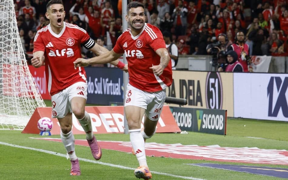 Bruno Henrique confirma permanência no Internacional com renovação automática de contrato.