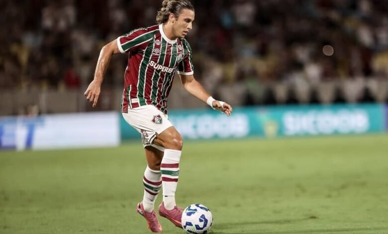 Técnico Zubeldía do Fluminense enfrenta o desafio de substituir Canobbio em importante partida contra o Grêmio.