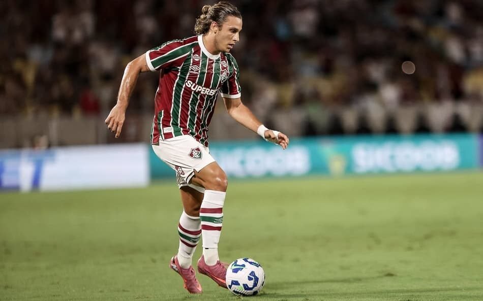 Técnico Zubeldía do Fluminense enfrenta o desafio de substituir Canobbio em importante partida contra o Grêmio.