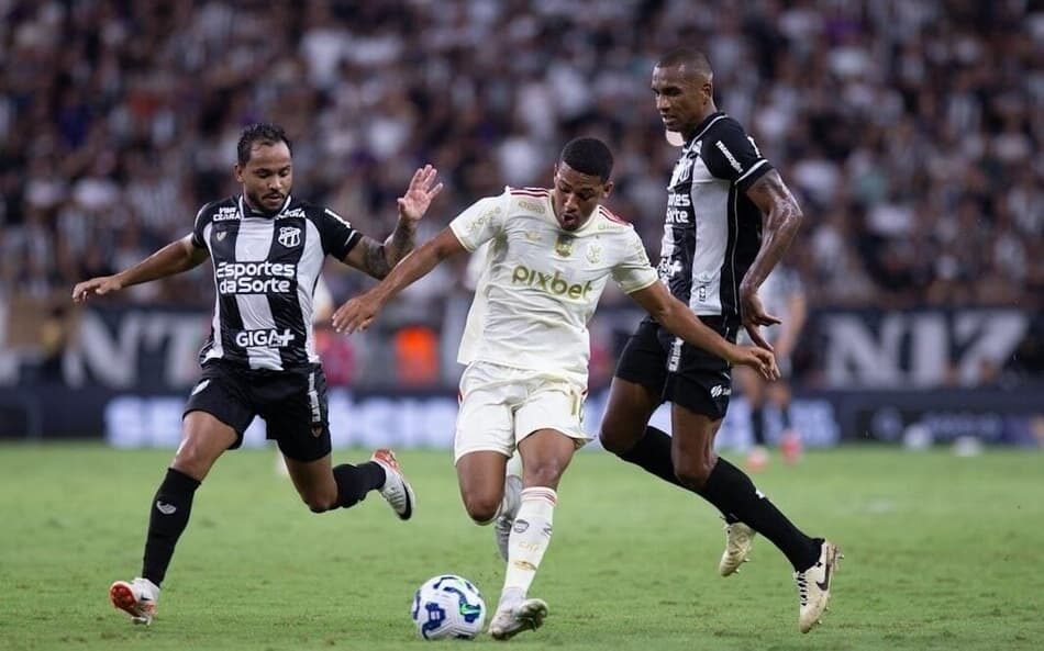 Jogo decisivo entre Flamengo e Ceará no Maracanã, determinante para o título do Flamengo e a permanência do Ceará na Série A do Brasileirão 2023.