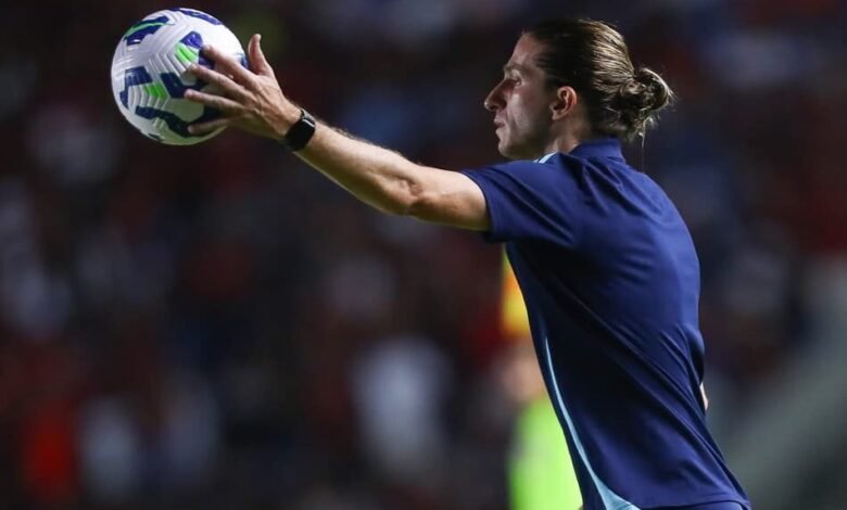 Jogadores de futebol e clubes em destaque durante as movimentações do Mercado da Bola nesta segunda-feira.