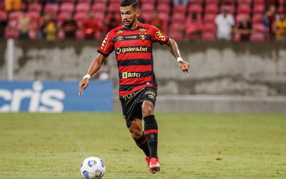 Gustavo, ex-jogador do Sport, em negociação com o Coritiba para nova contratação