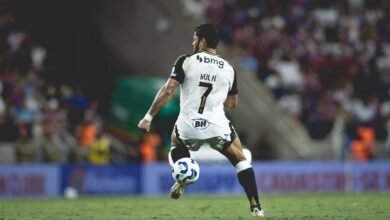 Hulk expressa dúvidas sobre seu futuro no Atlético-MG e critica o papel que desempenha no campo durante entrevista.