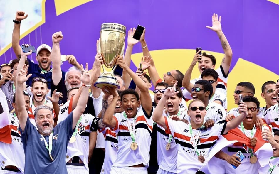 Jovens promessas do São Paulo FC se destacam na Copinha 2026, mostrando talento e potencial para o futuro do futebol brasileiro.
