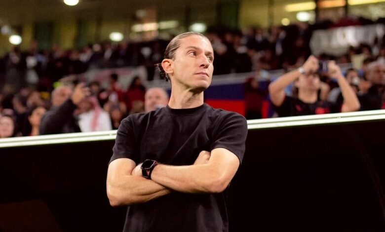 Rafinha expressa seu desejo pela permanência de Filipe Luís no Flamengo e comenta sobre a negociação em andamento com o clube.