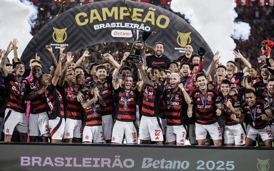 Imagem do confronto entre as equipes de Mirassol e Flamengo, antecipado após a vitória do Flamengo no Campeonato Brasileiro