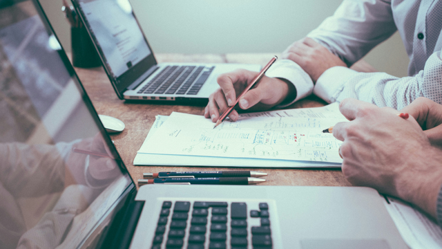 Minicursos gratuitos de engenharia de prompt e machine learning oferecidos pela USP/Esalq, destacando oportunidades de aprendizado em inteligência artificial e tecnologia.